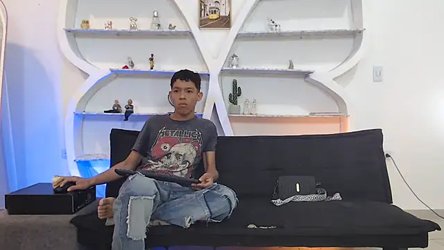 BEAUTY BOYS1 online show from November 14, 2025, 7:18 am