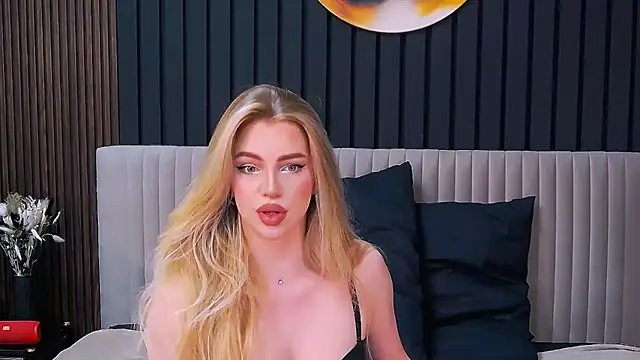 Snapshot of MilanaCeleste chatting on November 30, 2025, 3:54 am MilanaCeleste online show from November 30, 2025, 3:54 am