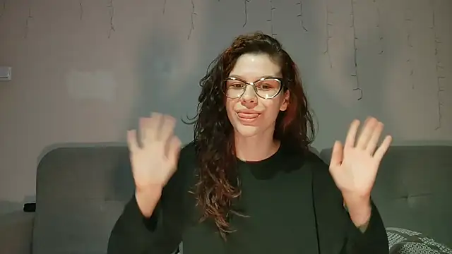 LaVostraDorothy online show from May 11, 2026, 7:44 pm