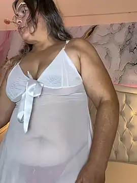 Snapshot of Lucy_Milf_474 chatting on April 18, 2026, 12:53 pm Lucy Milf 474 online show from April 18, 2026, 12:53 pm