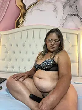 Snapshot of Lucy_Milf_474 chatting on June 16, 2026, 12:13 am Lucy Milf 474 online show from June 16, 2026, 12:13 am