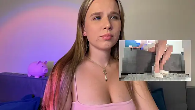 Snapshot of GoddessRoss chatting on October 3, 2025, 5:54 pm GoddessRoss online show from October 3, 2025, 5:54 pm