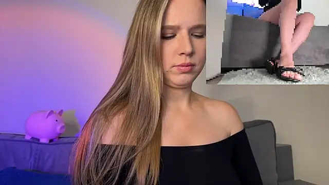 Snapshot of GoddessRoss chatting on October 7, 2025, 5:43 pm GoddessRoss online show from October 7, 2025, 5:43 pm