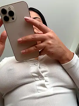 Lu090  online show from September 15, 2025, 3:01 pm