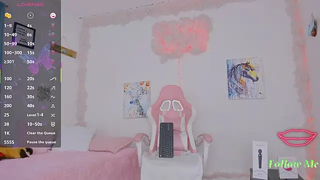 milfAaura online show from April 22, 2026, 2:58 am