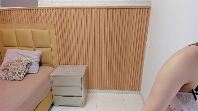 SOPHIEMEYER online show from November 14, 2025, 8:07 pm