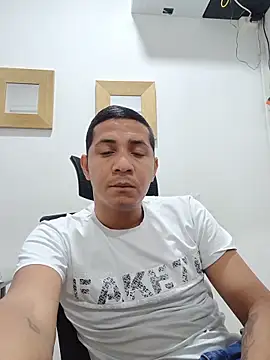 JoaoSalgado online show from May 13, 2026, 4:32 am