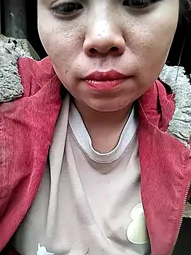 venu00 online show from December 18, 2025, 4:40 am