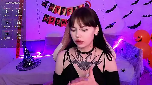 Morana Batt online show from October 31, 2025, 2:34 am