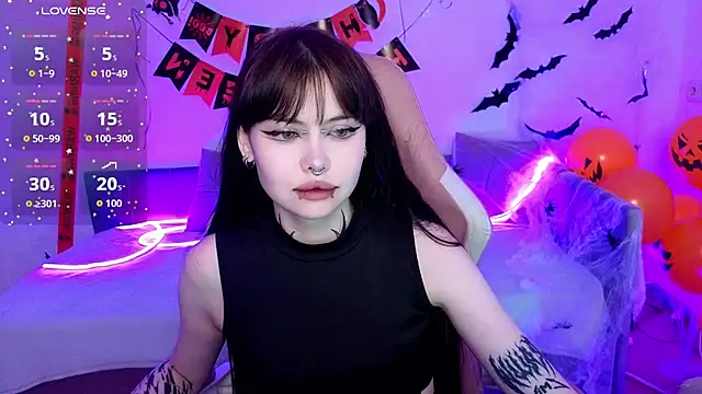 Morana Batt online show from November 3, 2025, 2:13 am