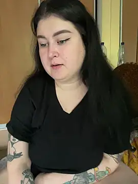 DazzzlingDame online show from June 7, 2026, 4:11 pm