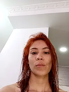 dulcelatin21 online show from September 12, 2025, 3:34 pm