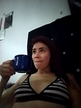 dulcelatin21 online show from November 15, 2025, 4:03 pm