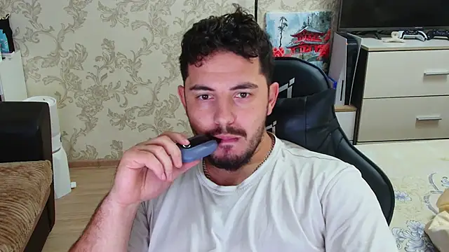 Snapshot of Sam_Gladiator chatting on September 24, 2025, 8:34 pm Sam Gladiator online show from September 24, 2025, 8:34 pm