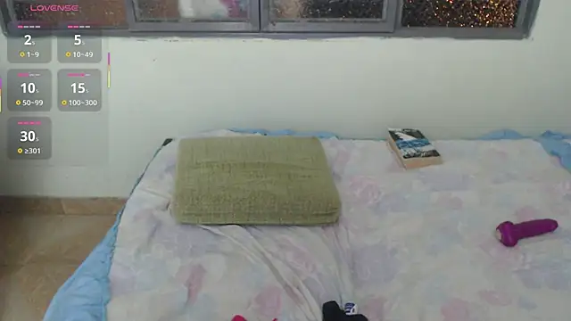 Juliethserna online show from November 3, 2025, 5:09 am