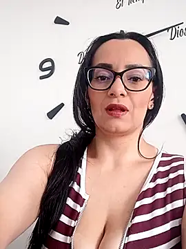 Snapshot of sarita_star chatting on November 16, 2025, 7:19 pm sarita star online show from November 16, 2025, 7:19 pm