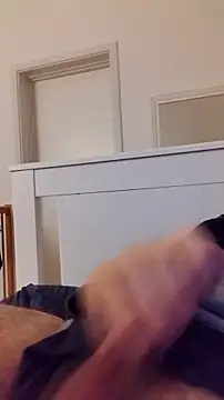 Snapshot of NewJoiner chatting on February 7, 2026, 10:24 pm NewJoiner online show from February 7, 2026, 10:24 pm