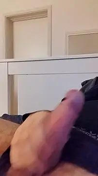 Snapshot of NewJoiner chatting on February 9, 2026, 9:19 pm NewJoiner online show from February 9, 2026, 9:19 pm