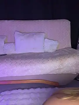 AubrieleRouj1 online show from April 4, 2026, 4:59 pm