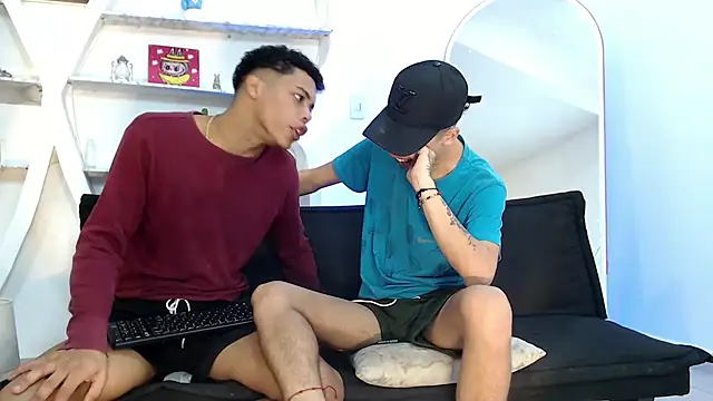 PRETTY FEM online show from November 3, 2025, 1:34 pm