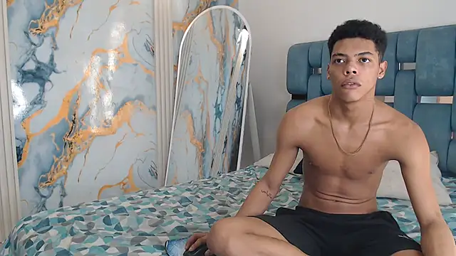 PRETTY FEM online show from April 17, 2026, 1:30 am