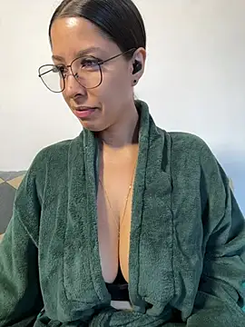 Snapshot of luvely chatting on June 2, 2026, 1:02 pm luvely online show from June 2, 2026, 1:02 pm