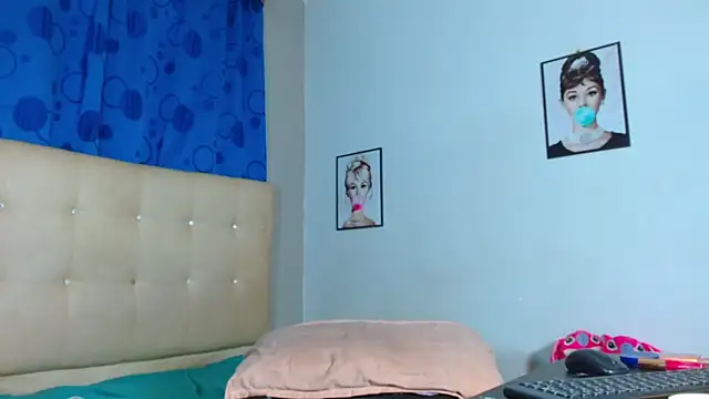 Snapshot of ebonny_ts chatting on September 19, 2025, 11:44 am ebonny ts online show from September 19, 2025, 11:44 am