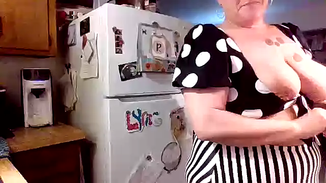 ScrawburryBBW online show from September 26, 2025, 2:15 am