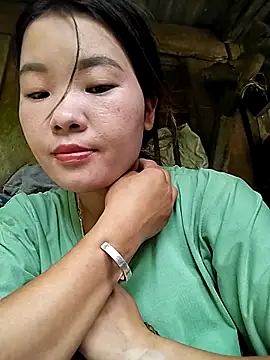 lylylove online show from September 17, 2025, 3:41 am