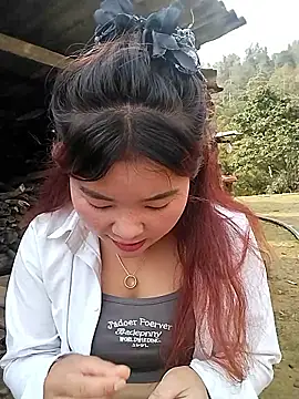 Snapshot of lylylove chatting on March 18, 2026, 2:26 am lylylove online show from March 18, 2026, 2:26 am