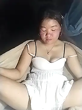 Snapshot of lylylove chatting on April 3, 2026, 1:42 pm lylylove online show from April 3, 2026, 1:42 pm