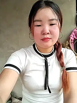 Snapshot of lylylove chatting on May 6, 2026, 4:41 am lylylove online show from May 6, 2026, 4:41 am