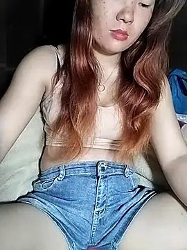 Snapshot of lylylove chatting on May 30, 2026, 11:35 pm lylylove online show from May 30, 2026, 11:35 pm