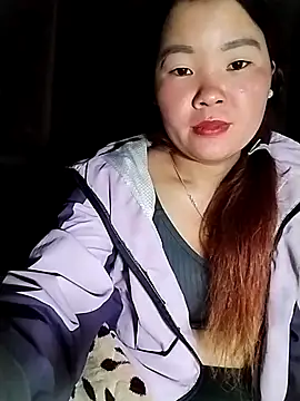 Snapshot of lylylove chatting on June 11, 2026, 12:32 am lylylove online show from June 11, 2026, 12:32 am