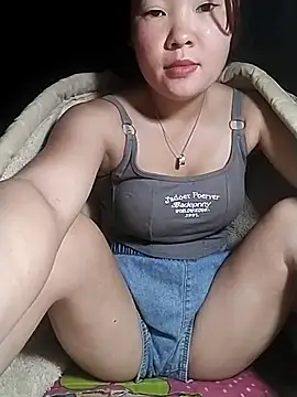 Snapshot of lylylove chatting on June 18, 2026, 1:39 am lylylove online show from June 18, 2026, 1:39 am