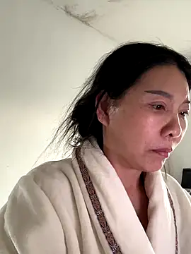 xiiuuff18 online show from November 22, 2025, 11:15 pm