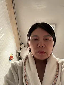 xiiuuff18 online show from March 10, 2026, 12:21 pm