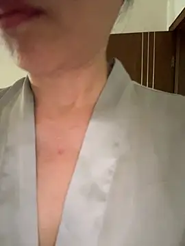 xiiuuff18 online show from May 23, 2026, 12:38 am