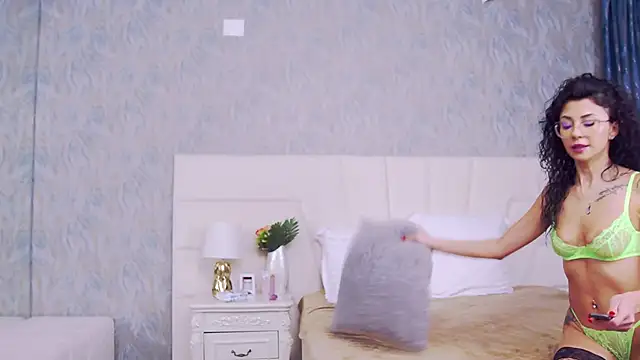 Snapshot of GraceRous chatting on November 27, 2025, 6:15 am GraceRous online show from November 27, 2025, 6:15 am