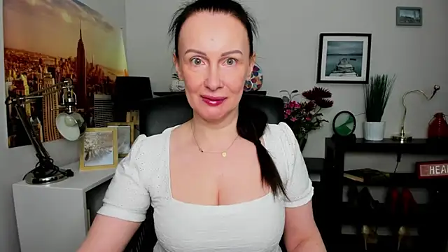 Velvet Jasmine online show from September 18, 2025, 5:42 am