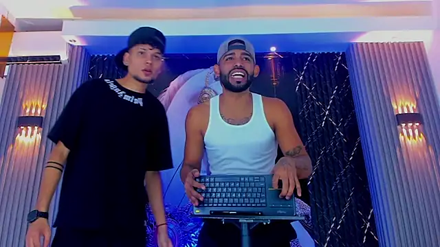 Snapshot of Extreme_boys2 chatting on September 10, 2025, 4:12 am Extreme boys2 online show from September 10, 2025, 4:12 am