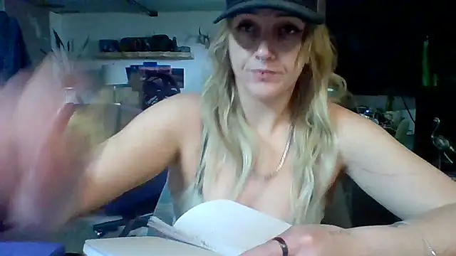 cutiekayls online show from June 30, 2026, 10:33 pm