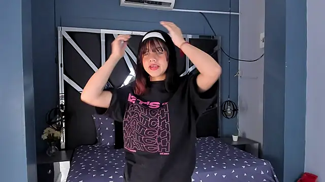 Snapshot of Julieth_brown_ chatting on October 8, 2025, 7:44 pm Julieth brown online show from October 8, 2025, 7:44 pm