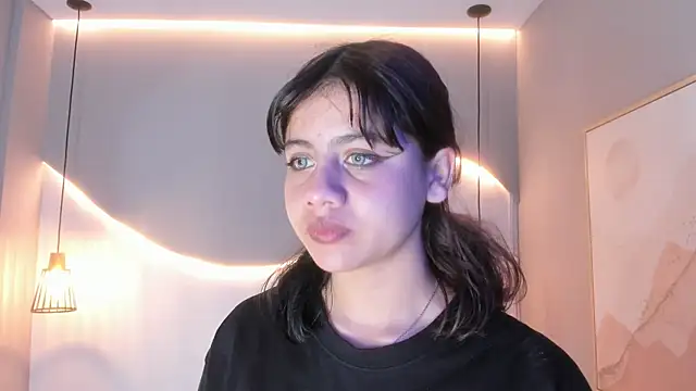 Snapshot of Julieth_brown_ chatting on October 15, 2025, 7:47 pm Julieth brown online show from October 15, 2025, 7:47 pm