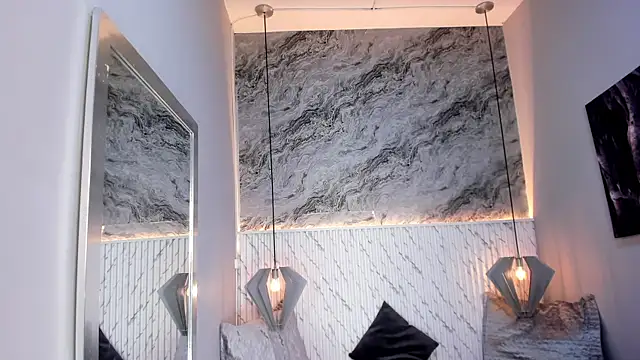 Julieth brown  online show from November 9, 2025, 12:25 pm