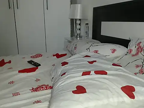 petite danielle online show from September 9, 2025, 7:19 am