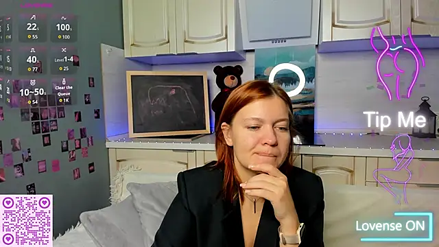 Snapshot of BattyBaker chatting on October 3, 2025, 1:13 am BattyBaker online show from October 3, 2025, 1:13 am
