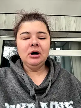 AliceCurlyX online show from December 15, 2025, 9:35 am