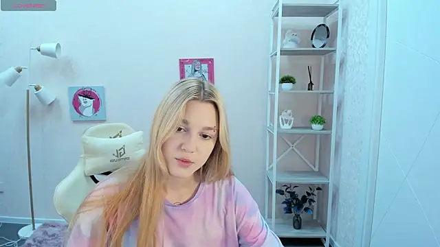 Sylvia Ortiz online show from September 22, 2025, 8:05 am