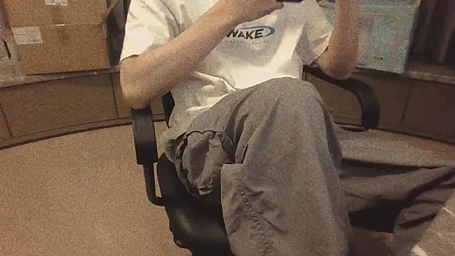 Snapshot of msk2004_06 chatting on November 21, 2025, 3:00 pm msk2004 06 online show from November 21, 2025, 3:00 pm